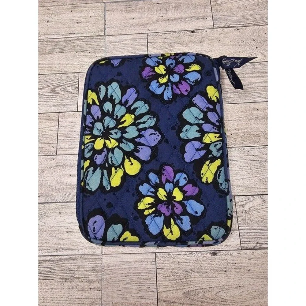 Vera Bradley Retired Indigo Pop Quilted Small Tablet Cover 8.5